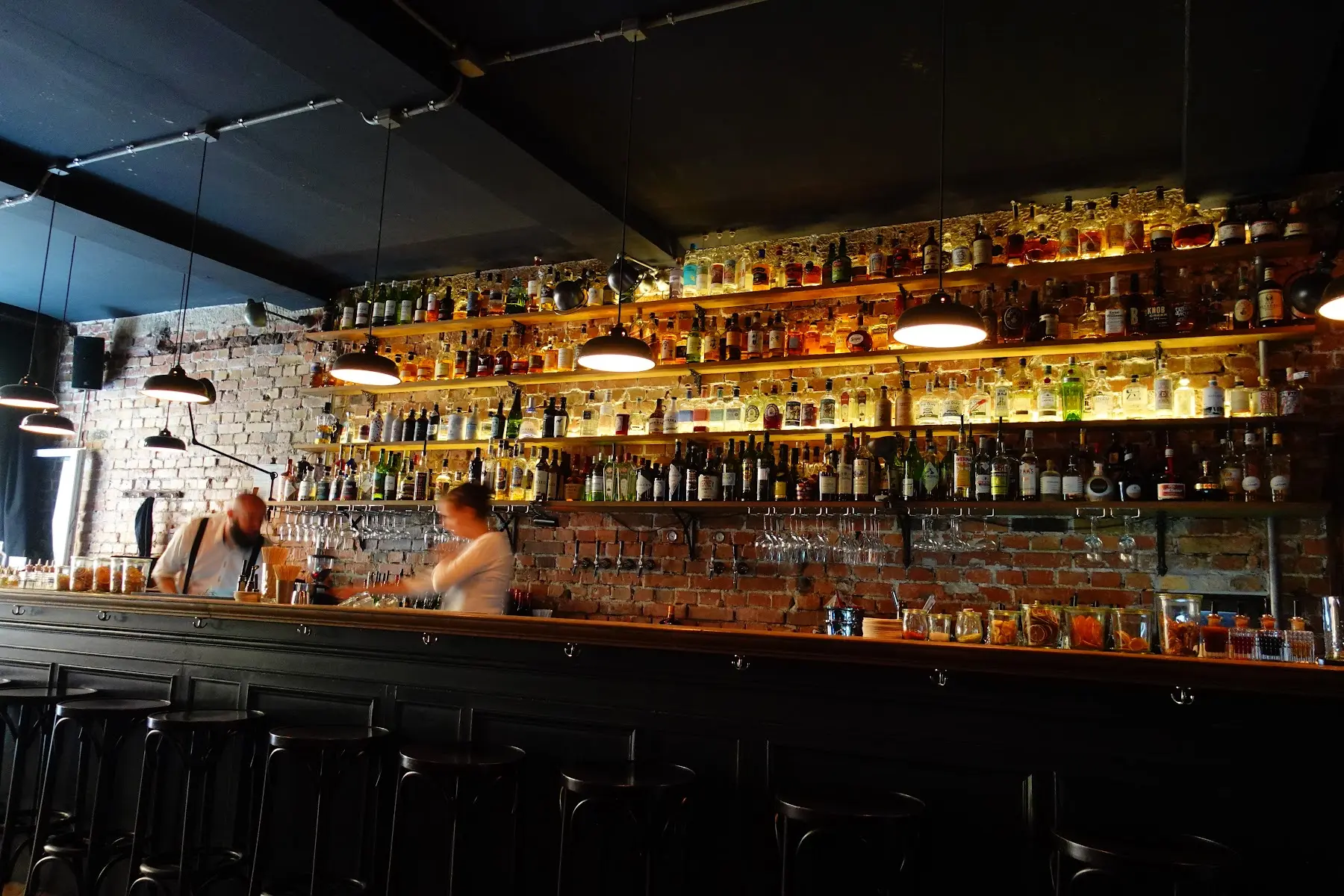 Garten Spritz — Gin mit Holunderblütenlikör, Gurke und Minze